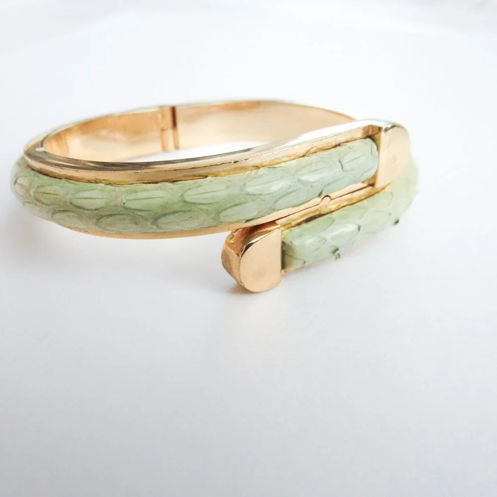 VINTAGE GOLD TONE GENUINE SNAKESKIN BANGLE BRACELET/ 6.5" wrist - Picture 6 of 11